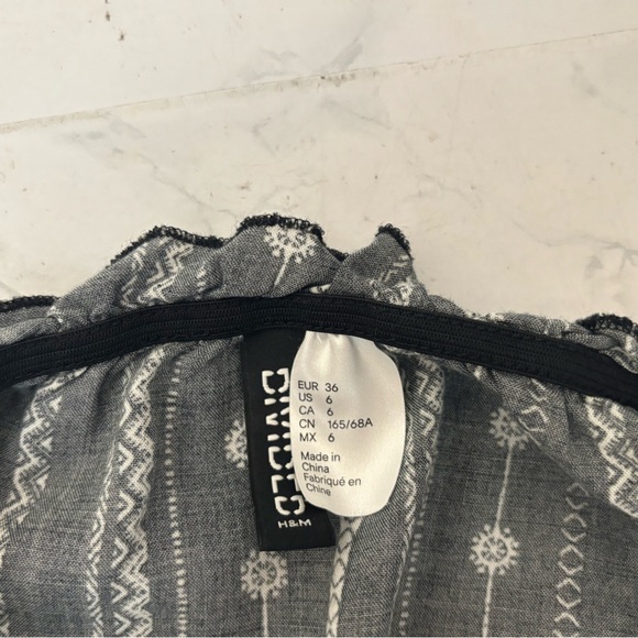 HM Red Floral Sleeveless Pocket Romper Womens Sz 6 Black White Elastic Waist​ - Picture 4 of 4